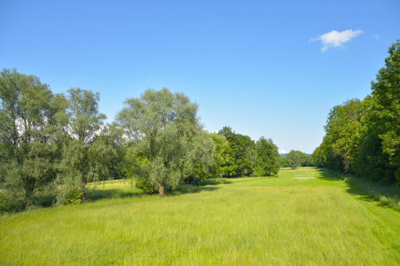 White Midsommar - Stilvolle Wohnung, 3 Schlafzimmer, Wohnzimmer, Kueche Apartment Landshut