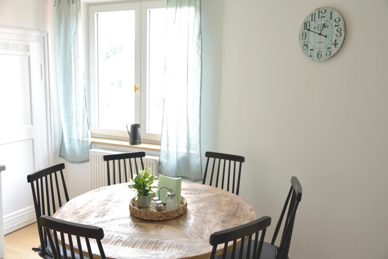Apartment White Midsommar - Stilvolle Wohnung, 3 Schlafzimmer, Wohnzimmer, Kueche Landshut