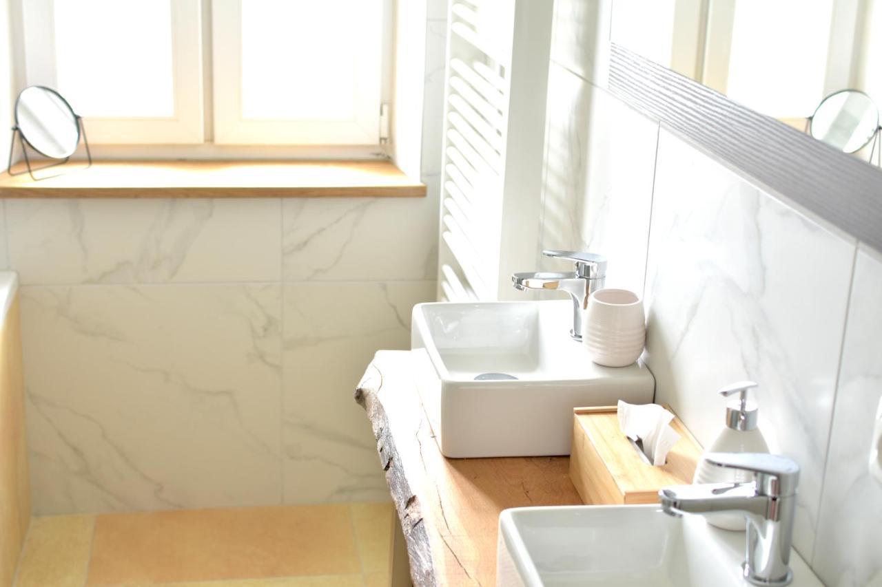 White Midsommar - Stilvolle Wohnung, 3 Schlafzimmer, Wohnzimmer, Kueche Apartment Landshut