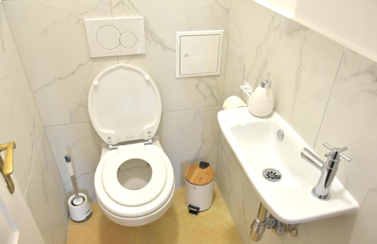 Apartment White Midsommar - Stilvolle Wohnung, 3 Schlafzimmer, Wohnzimmer, Kueche