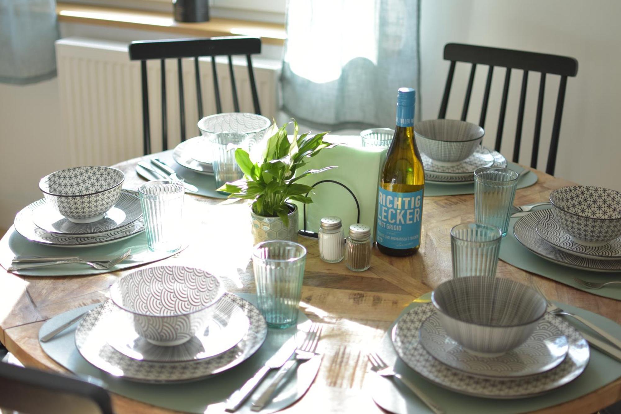White Midsommar - Stilvolle Wohnung, 3 Schlafzimmer, Wohnzimmer, Kueche Apartment Landshut